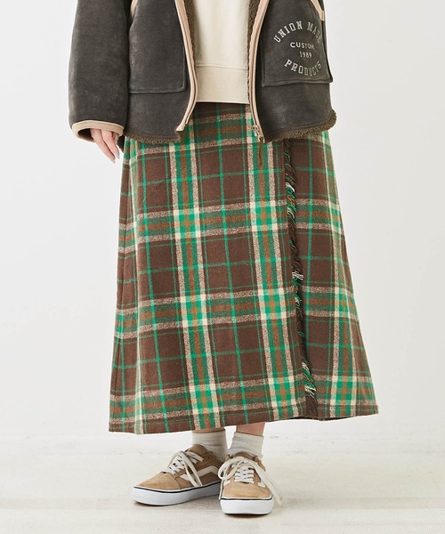 CUBE SUGAR（キューブシュガー）の「起毛チェック巻きスカート風フリンジスカート（スカート・レディース・ネイビー/イエロー/ブラウン・M）」の2枚目の写真