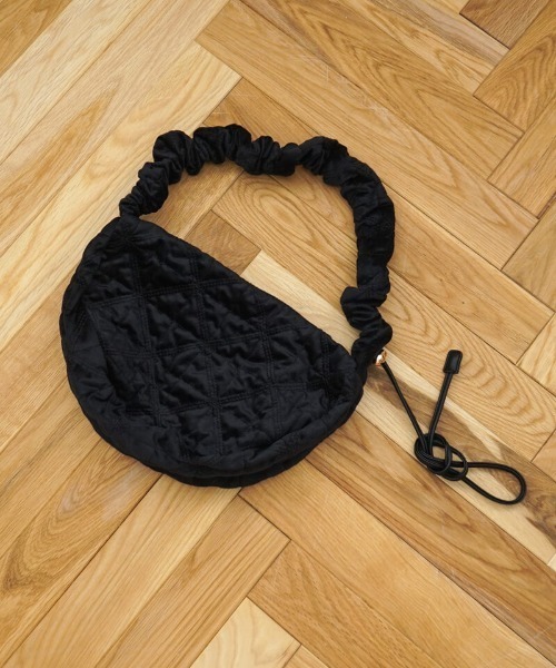 flower（フラワー）の「キルティングベロアバッグ（ショルダーバッグ・レディース・ブラック/ベージュ・FREE）」の7枚目の写真