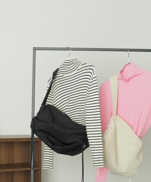 FREE'S MART(フリーズマート)の「サイドドローイングバッグ(ショルダーバッグ・レディース・ブラック/ホワイト・フリ-)」の11枚目の写真