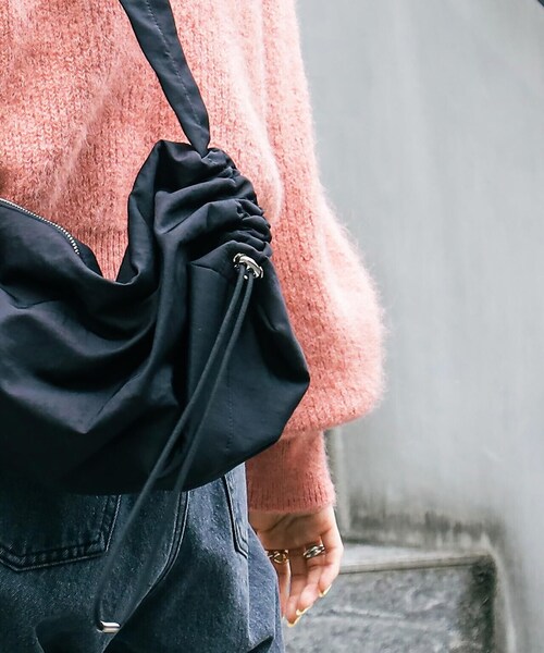 FREE'S MART(フリーズマート)の「サイドドローイングバッグ(ショルダーバッグ・レディース・ブラック/ホワイト・フリ-)」の14枚目の写真