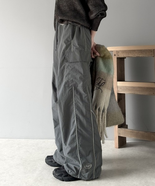 Java（ジャバ）の「《Javaジャバコラボ》夏に大活躍！旬なスポーティミックスが完成。配色パイピングカーゴパンツ（カーゴパンツ・レディース・ライトグレー/アイボリー/ブラック/チャコール・MEDIUM/SMALL/X-LARGE/LARGE）」の11枚目の写真