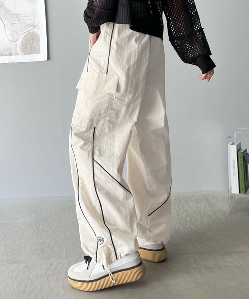 Java（ジャバ）の「《Javaジャバコラボ》夏に大活躍！旬なスポーティミックスが完成。配色パイピングカーゴパンツ（カーゴパンツ・レディース・ライトグレー/アイボリー/ブラック/チャコール・MEDIUM/SMALL/X-LARGE/LARGE）」の15枚目の写真