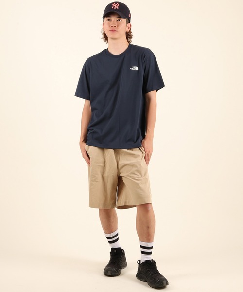 THE NORTH FACE(ザノースフェイス)の「THE NORTH FACE ザ・ノース・フェイス 半袖 Tシャツ ショートスリーブバンダナスクエアロゴティー NT32446(Tシャツ/カットソー・メンズ・ブラック/グレー/グレイッシュブルー/ホワイト/スモークグレー/ブラック×ブラック/ホワイト×ブラック/ネイビー/ダークパープル/グレー×サックスブルー・XL/L/M/S/XXL)」の17枚目の写真