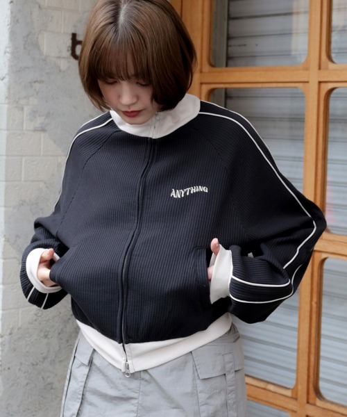 SPINNS（スピンズ）の「Wジップワンポイント刺繍 ワッフル素材ラインジャージ（ジャージ・レディース・チャコール/オートミール/アイボリー・ONESIZE）」の4枚目の写真