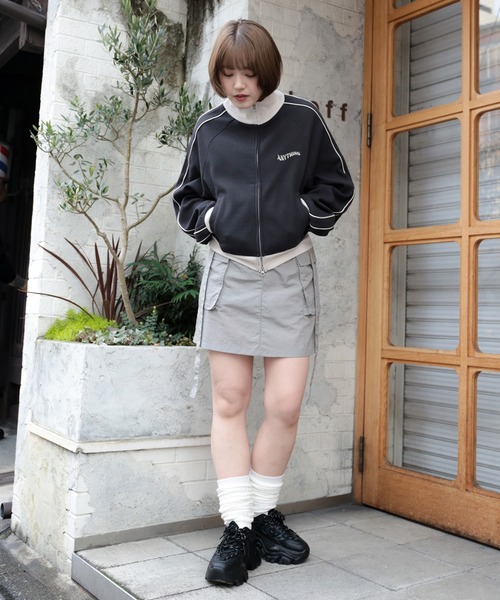 SPINNS（スピンズ）の「Wジップワンポイント刺繍 ワッフル素材ラインジャージ（ジャージ・レディース・チャコール/オートミール/アイボリー・ONESIZE）」の8枚目の写真