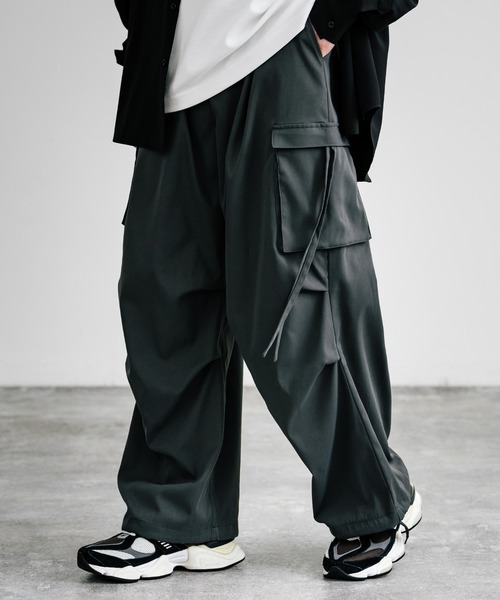Rocky Monroe(ロッキーモンロー)の「パラシュートワイドカーゴパンツ(カーゴパンツ・メンズ・ブラック/カーキ/アイボリー/チャコール/ネイビー・M/L/XL)」の3枚目の写真
