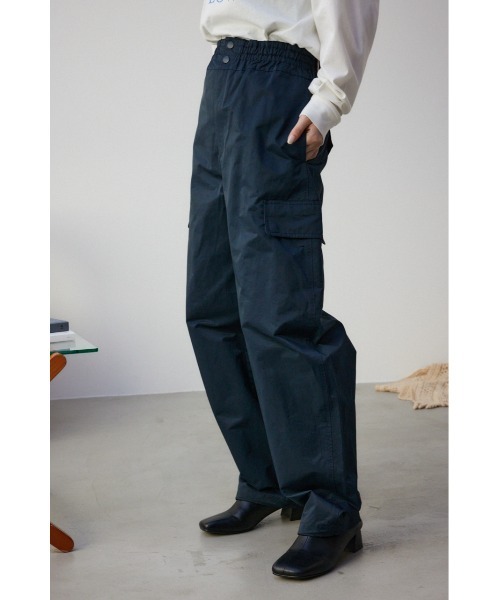 AZUL by moussy(アズールバイマウジー)の「カーブカーゴパンツ(カーゴパンツ・レディース・ライトベージュ/ダークネイビー・SMALL/MEDIUM)」の16枚目の写真
