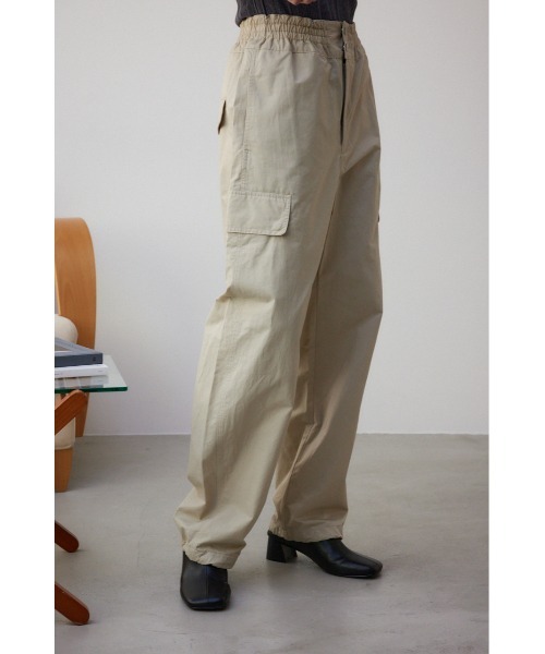 AZUL by moussy(アズールバイマウジー)の「カーブカーゴパンツ(カーゴパンツ・レディース・ライトベージュ/ダークネイビー・SMALL/MEDIUM)」の3枚目の写真