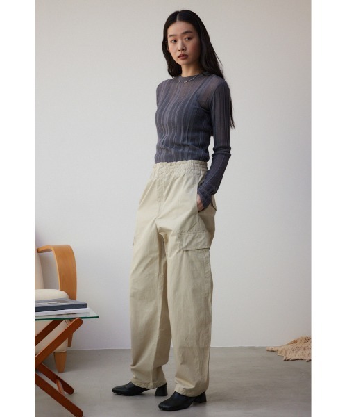 AZUL by moussy(アズールバイマウジー)の「カーブカーゴパンツ(カーゴパンツ・レディース・ライトベージュ/ダークネイビー・SMALL/MEDIUM)」の4枚目の写真