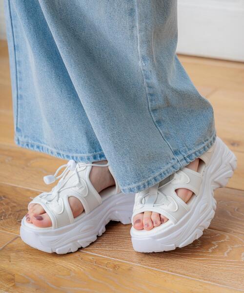 INGNI（イング）の「ボリュームレースUPスポサン（サンダル・レディース・オフホワイト/ブラック/ベージュ・M/L）」の4枚目の写真