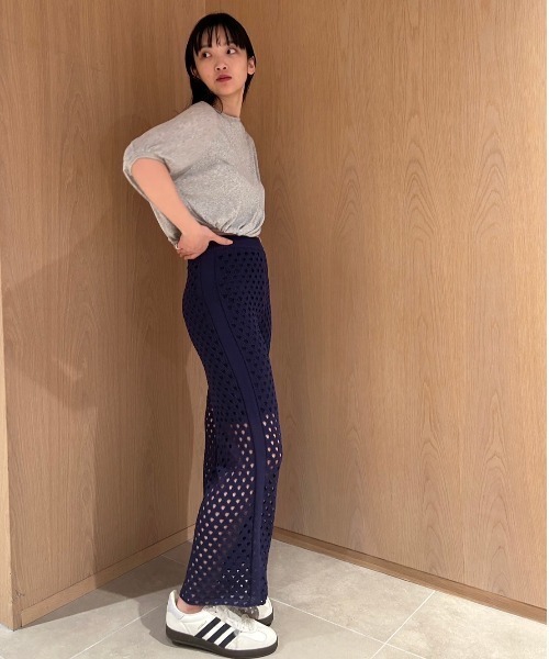 adidas Originals(アディダスオリジナルス)の「【adidas Originals for emmi】GAZELLE INDOOR EMMI(スニーカー・レディース・オフホワイト・22.5cm/23cm/23.5cm/24cm/24.5cm/25cm/25.5cm/26.5cm/27cm/27.5cm/28cm/28.5cm)」の11枚目の写真