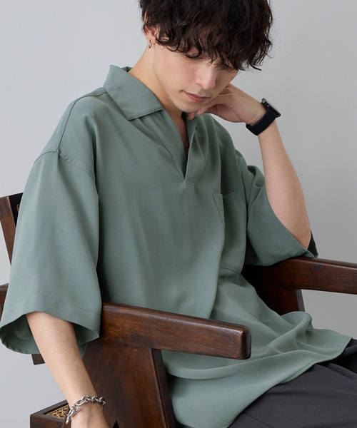 MONO-MART（モノマート）の「綾ドレープ ルーズハーフスリーブスキッパーポロシャツ（ポロシャツ・メンズ・ダークブラウン/ダークネイビー/ブラック/チャコール/モカ/グレイッシュブルー・L/M）」の5枚目の写真