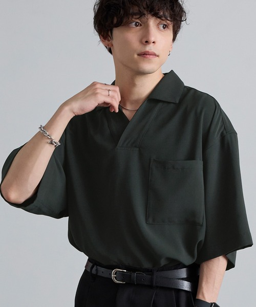 MONO-MART（モノマート）の「綾ドレープ ルーズハーフスリーブスキッパーポロシャツ（ポロシャツ・メンズ・ダークブラウン/ダークネイビー/ブラック/チャコール/モカ/グレイッシュブルー・L/M）」の2枚目の写真