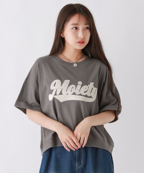 repipi armario（レピピ アルマリオ）の「シャララサテンワッペンT（Tシャツ/カットソー・キッズ・グレー/イエロー/グリーン/ホワイト/ピンク/ブラック/ブルー/ピンク系その他/スミクロ/サックスブルー/ホワイト系その他・SMALL/LARGE/MEDIUM）」の4枚目の写真