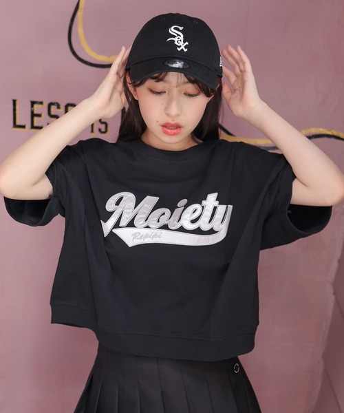 repipi armario（レピピ アルマリオ）の「シャララサテンワッペンT（Tシャツ/カットソー・キッズ・グレー/イエロー/グリーン/ホワイト/ピンク/ブラック/ブルー/ピンク系その他/スミクロ/サックスブルー/ホワイト系その他・SMALL/LARGE/MEDIUM）」の3枚目の写真