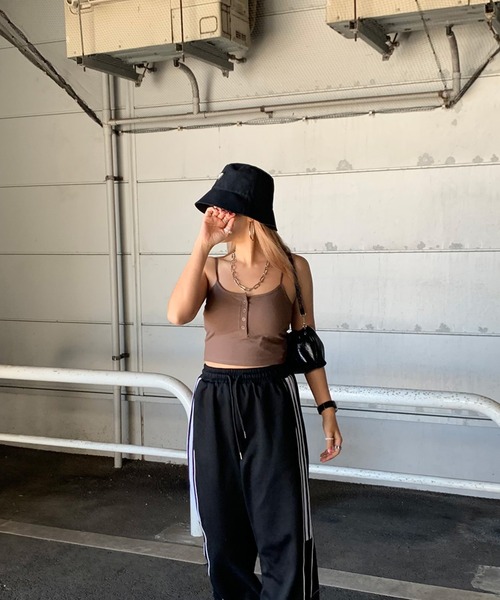 non-hedge（ノンヘッジ）の「前ボタンバックオープンキャミソール（キャミソール・レディース・ブラック/オフホワイト/チャコールグレー/ブラウン・FREE）」の19枚目の写真