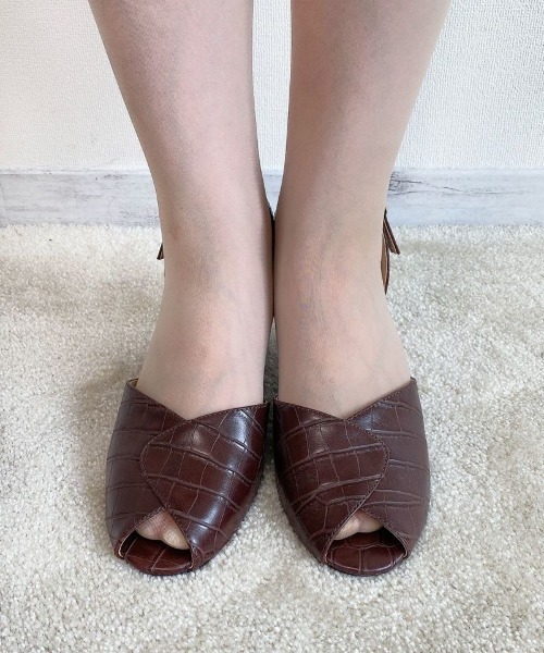 an another angelus（アンアナザーアンジェラス）の「クロコバックストラップサンダル/ananotherangelus（サンダル・レディース・ブラウン/ブラック/ブルーグリーン・M/L/S）」の3枚目の写真