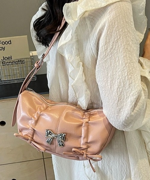 .KOM（ドットコム）の「A'GEM/9 × .kom 『.KOM/ドットケーオーエム』 リボンショルダー BAG（ショルダーバッグ・レディース・シルバー/ブラック/アイボリー/ピンク・FREE）」の10枚目の写真