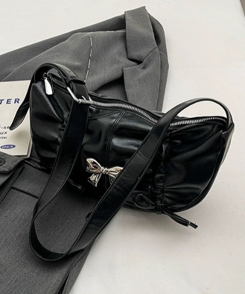 .KOM（ドットコム）の「A'GEM/9 × .kom 『.KOM/ドットケーオーエム』 リボンショルダー BAG（ショルダーバッグ・レディース・シルバー/ブラック/アイボリー/ピンク・FREE）」の6枚目の写真