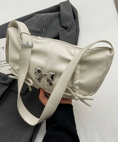 .KOM（ドットコム）の「A'GEM/9 × .kom 『.KOM/ドットケーオーエム』 リボンショルダー BAG（ショルダーバッグ・レディース・シルバー/ブラック/アイボリー/ピンク・FREE）」の7枚目の写真
