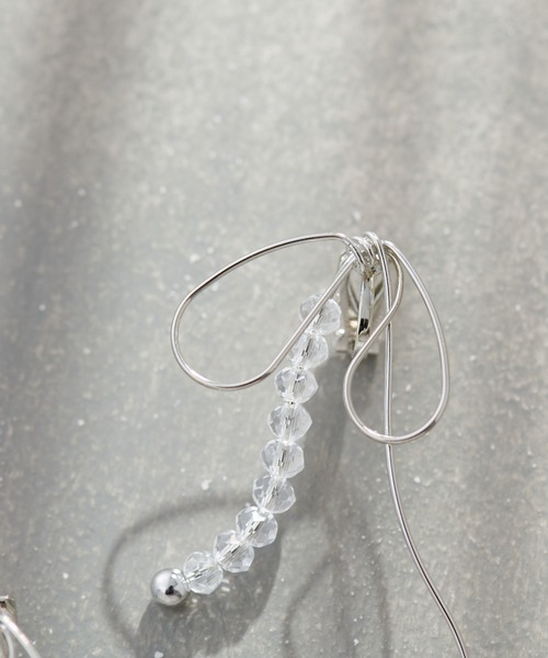 natural couture（ナチュラルクチュール）の「うねうねリボン×ビーズイヤリング（イヤリング・レディース・シルバー/ゴールド・FREE）」の5枚目の写真
