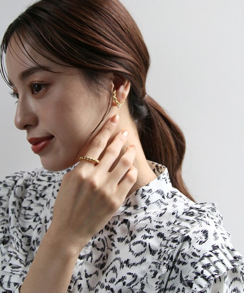 abaskdesign(アバスクデザイン)の「金属アレルギー対応 ツイストデザインステンレスリング(リング・レディース・ゴールド・16号/14号/11号)」の7枚目の写真