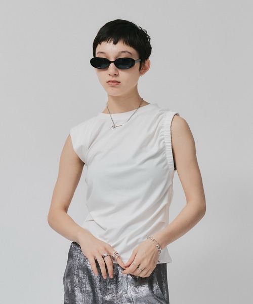 led.tokyo（レッドトウキョウ）の「【led.tokyo】変形肩パットTEE（Tシャツ/カットソー・レディース・ホワイト/ブラック・FREE）」の12枚目の写真