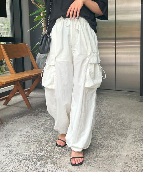 INGNI(イング)の「ドローコードポケットナイロンカーゴパンツ/A(カーゴパンツ・レディース・ピンク/アイボリー/カーキ/ブラック/グレー・FREE)」の6枚目の写真