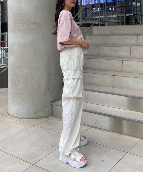 INGNI(イング)の「ドローコードポケットナイロンカーゴパンツ/A(カーゴパンツ・レディース・ピンク/アイボリー/カーキ/ブラック/グレー・FREE)」の18枚目の写真