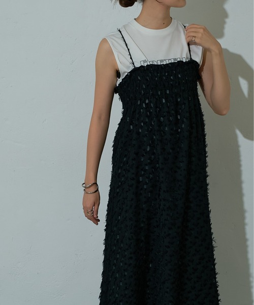 COLONY 2139(コロニートゥーワンスリーナイン)の「カットフリンジキャミワンピース(ワンピース・レディース・オフホワイト/ブラック・FREE)」の2枚目の写真