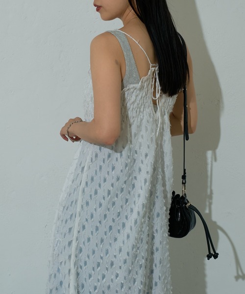 COLONY 2139(コロニートゥーワンスリーナイン)の「カットフリンジキャミワンピース(ワンピース・レディース・オフホワイト/ブラック・FREE)」の4枚目の写真