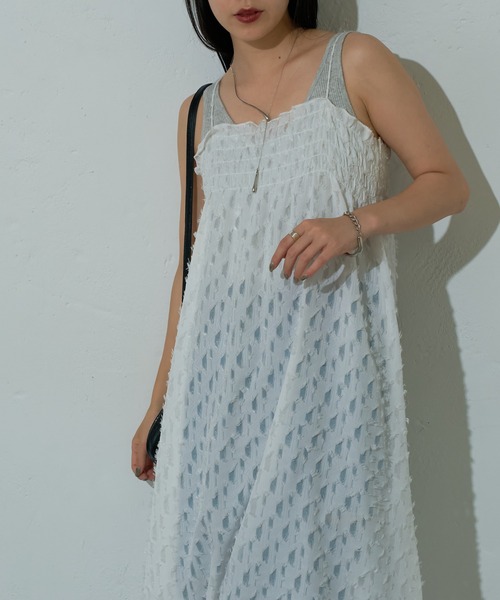 COLONY 2139(コロニートゥーワンスリーナイン)の「カットフリンジキャミワンピース(ワンピース・レディース・オフホワイト/ブラック・FREE)」の6枚目の写真