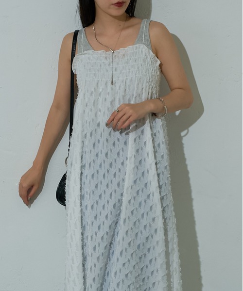 COLONY 2139(コロニートゥーワンスリーナイン)の「カットフリンジキャミワンピース(ワンピース・レディース・オフホワイト/ブラック・FREE)」の3枚目の写真