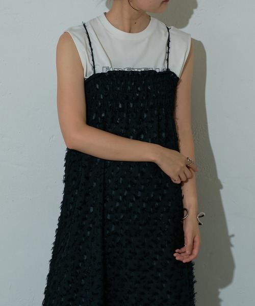 COLONY 2139(コロニートゥーワンスリーナイン)の「カットフリンジキャミワンピース(ワンピース・レディース・オフホワイト/ブラック・FREE)」の13枚目の写真