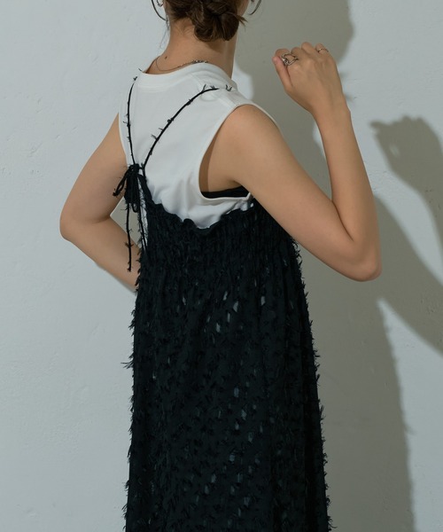 COLONY 2139(コロニートゥーワンスリーナイン)の「カットフリンジキャミワンピース(ワンピース・レディース・オフホワイト/ブラック・FREE)」の14枚目の写真