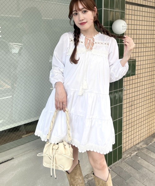 Loueme（ルエム）の「フリンジリボンレースティアードミニワンピース（ワンピース・レディース・ホワイト・FREE）」の3枚目の写真