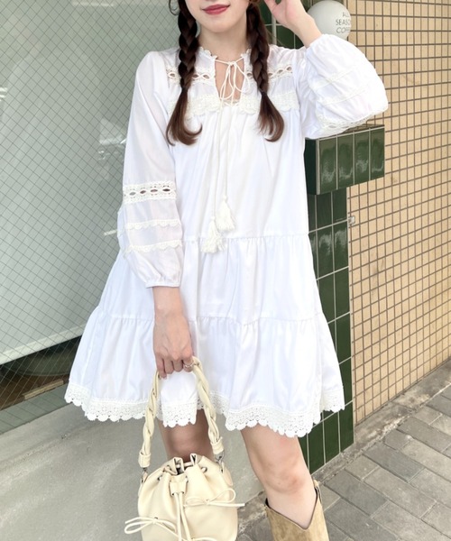 Loueme（ルエム）の「フリンジリボンレースティアードミニワンピース（ワンピース・レディース・ホワイト・FREE）」の2枚目の写真