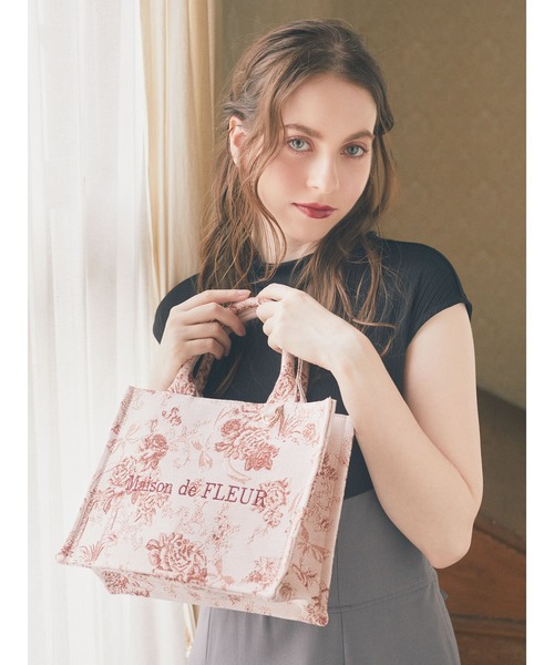 Maison de FLEUR（メゾンドフルール）の「トワルドジュイ柄スクエア