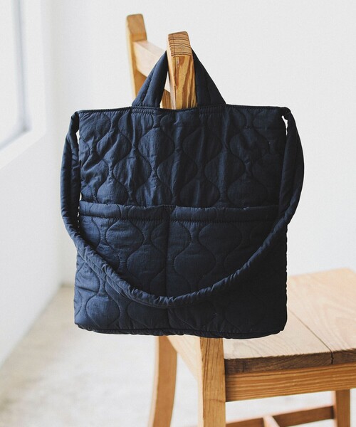 B:MING by BEAMS（ビーミングバイビームス）の「キルト トート バッグ（トートバッグ・メンズ・ブラック/オリーブ/ネイビー・ONE SIZE）」の2枚目の写真