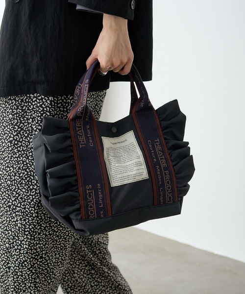 THEATRE PRODUCTS(シアタープロダクツ)の「【THEATRE PRODUCTS】2WAY FRILL TOTE M(トートバッグ・レディース・ベージュ/ブラック・FREE)」の3枚目の写真