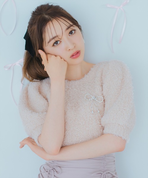 WILLSELECTION（ウィルセレクション）の「リボンブローチ付きテディヤーンニット（ニット/セーター・レディース・ピンク/ボルドー/イエロー/ミント/ラベンダー/ベージュ/オフホワイト/ブラック・FREE）」の4枚目の写真