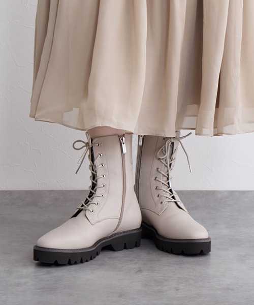 HIMIKO（ヒミコ）の「【Made in Japan】【撥水】レースアップトラックソールブーツ/641410（ブーツ・レディース・ブラック/ダークブラウン/アイボリー・22.5cm/23.5cm/24.5cm/25.5cm/23.0cm/24.0cm/25.0cm/26.0cm/21.5cm/22.0cm/26.5cm）」の2枚目の写真