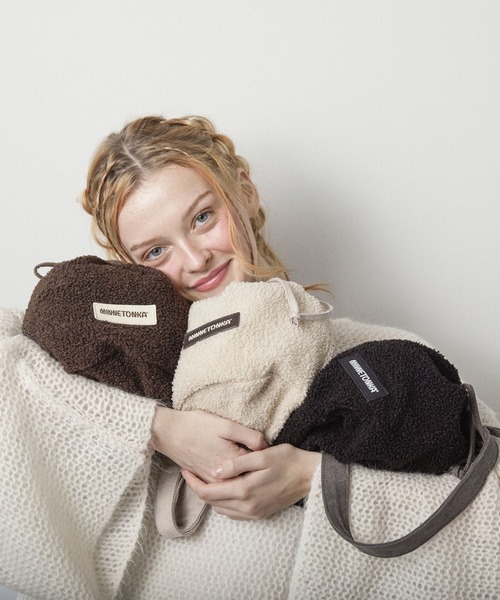 Minnetonka（ミネトンカ）の「【MINNETONKA】ミネトンカ PURSE BOA BAG　巾着バッグ（ショルダーバッグ・レディース・アイボリー/グレー/ブラウン・FREE）」の2枚目の写真