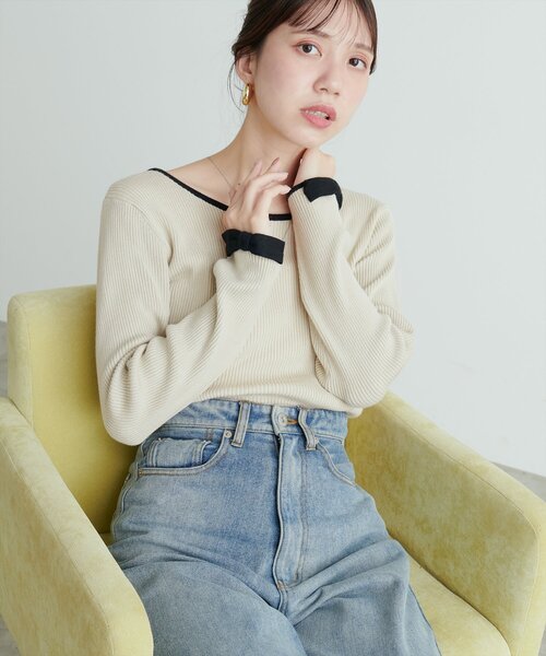 natural couture(ナチュラルクチュール)の「袖口リボン配色リブニット(ニット/セーター・レディース・モカ/サックスブルー/アイボリー/ブラック・FREE)」の5枚目の写真