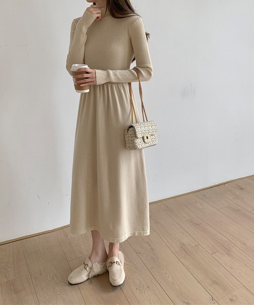 aimoha（アイモハ）の「スタンドカラー切り替えニットワンピース (AW)（ワンピース・レディース・オフホワイト/ブラック・MEDIUM/LARGE/SMALL）」の20枚目の写真