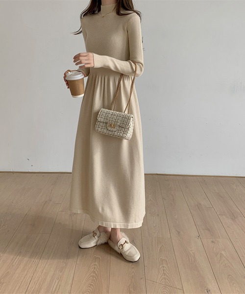 aimoha（アイモハ）の「スタンドカラー切り替えニットワンピース (AW)（ワンピース・レディース・オフホワイト/ブラック・MEDIUM/LARGE/SMALL）」の21枚目の写真