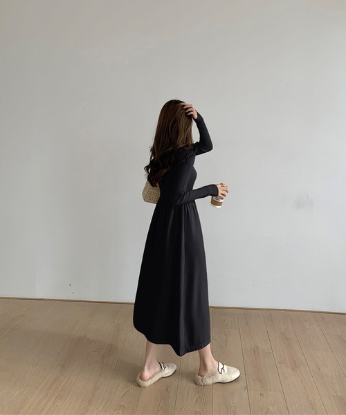 aimoha（アイモハ）の「スタンドカラー切り替えニットワンピース (AW)（ワンピース・レディース・オフホワイト/ブラック・MEDIUM/LARGE/SMALL）」の12枚目の写真