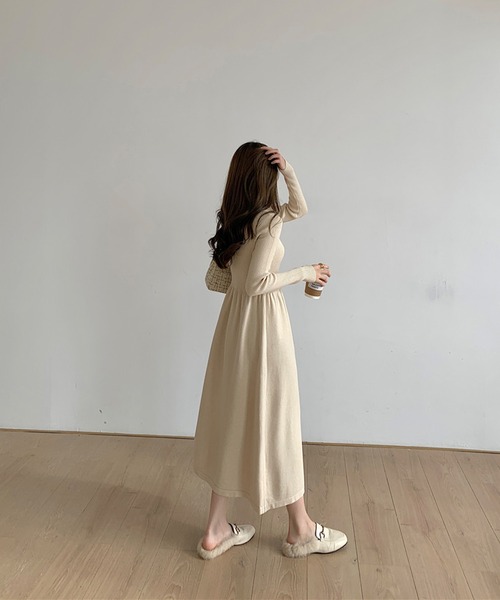 aimoha（アイモハ）の「スタンドカラー切り替えニットワンピース (AW)（ワンピース・レディース・オフホワイト/ブラック・MEDIUM/LARGE/SMALL）」の7枚目の写真