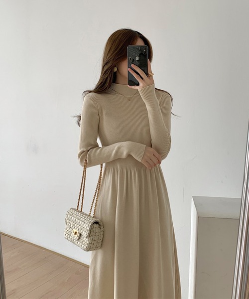 aimoha（アイモハ）の「スタンドカラー切り替えニットワンピース (AW)（ワンピース・レディース・オフホワイト/ブラック・MEDIUM/LARGE/SMALL）」の17枚目の写真