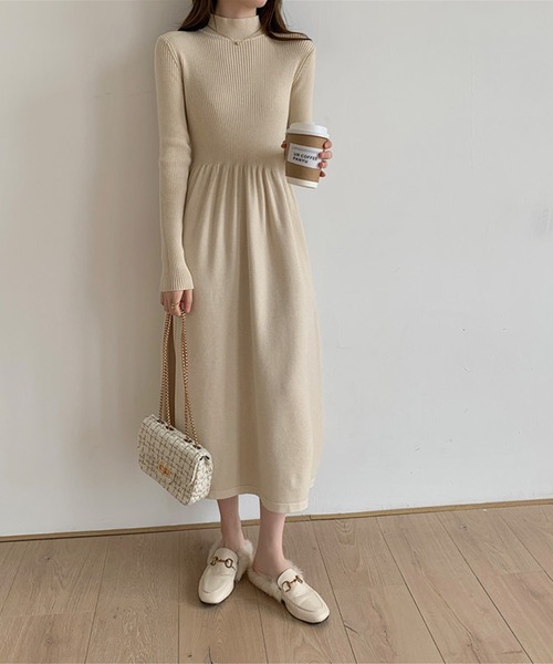 aimoha（アイモハ）の「スタンドカラー切り替えニットワンピース (AW)（ワンピース・レディース・オフホワイト/ブラック・MEDIUM/LARGE/SMALL）」の4枚目の写真